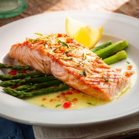 Skillet Lemon-Butter Salmon Asparagus